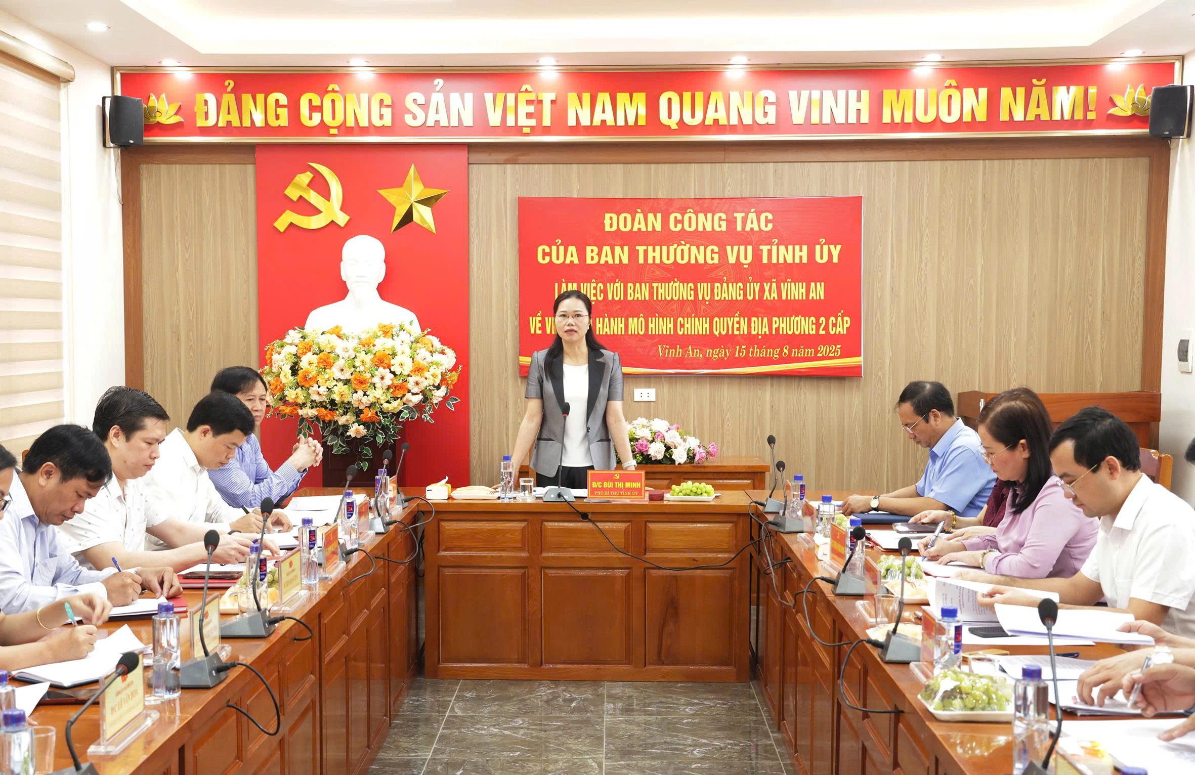 Phó Bí thư Tỉnh ủy Bùi Thị Minh làm việc với xã Vĩnh An về việc vận hành mô hình chính quyền địa phương 2 cấp