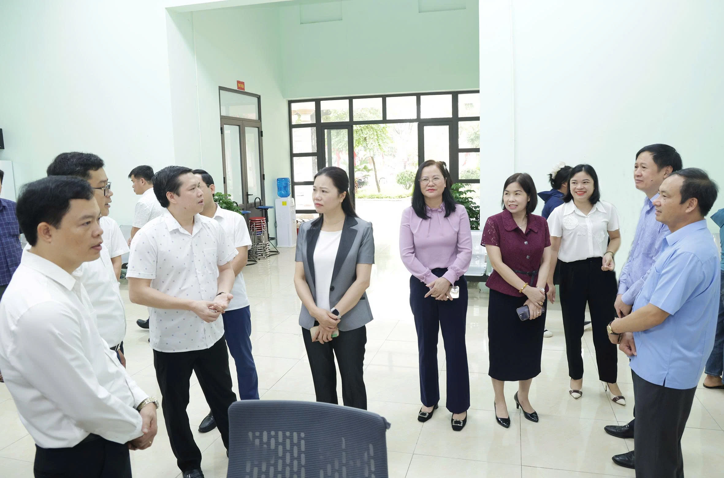 Phó Bí thư Tỉnh ủy Bùi Thị Minh làm việc với xã Vĩnh An về việc vận hành mô hình chính quyền địa phương 2 cấp