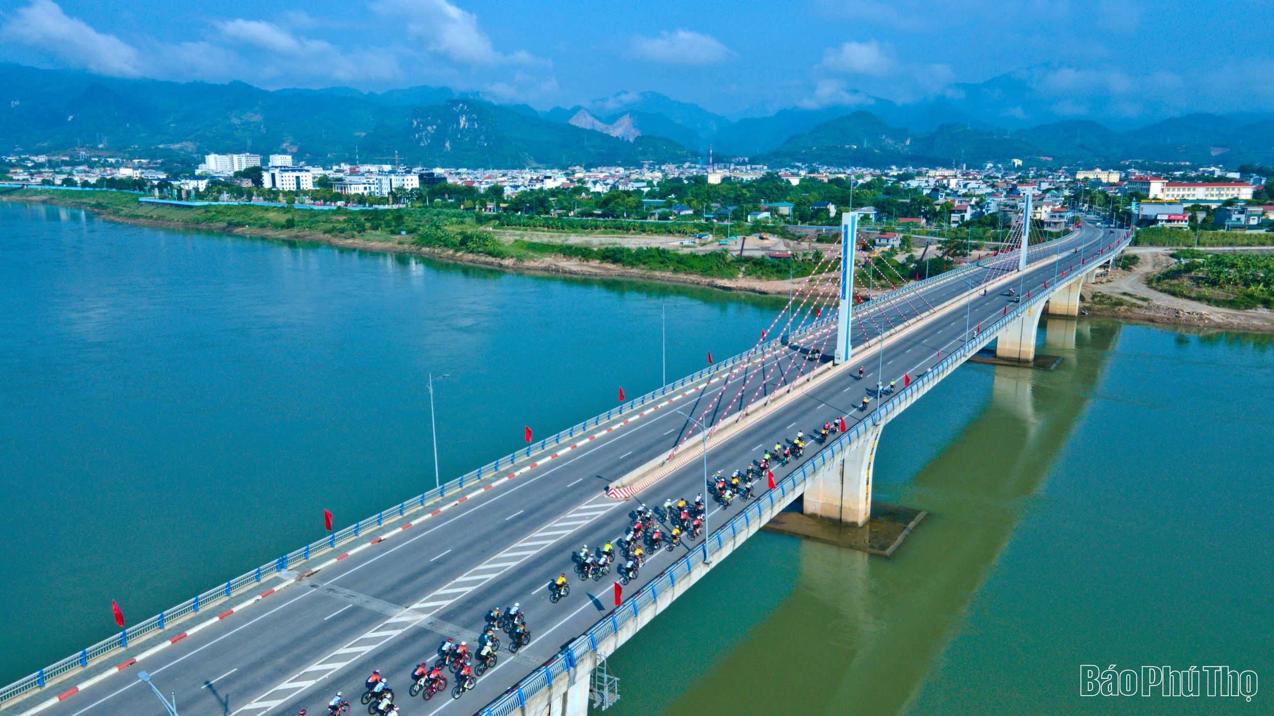 Màn so tài quyết liệt đua xe đạp đường trường