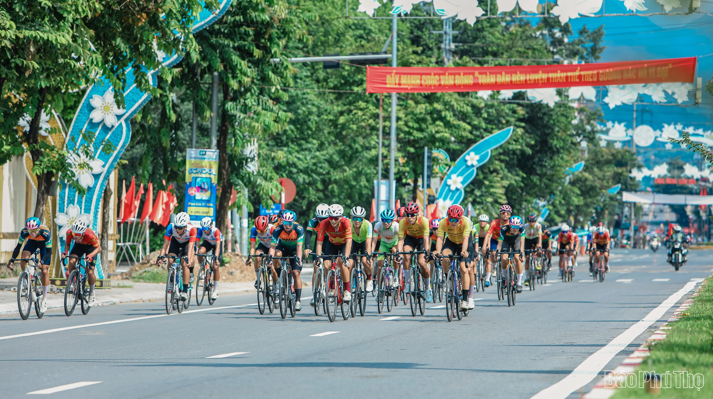 Màn so tài quyết liệt đua xe đạp đường trường