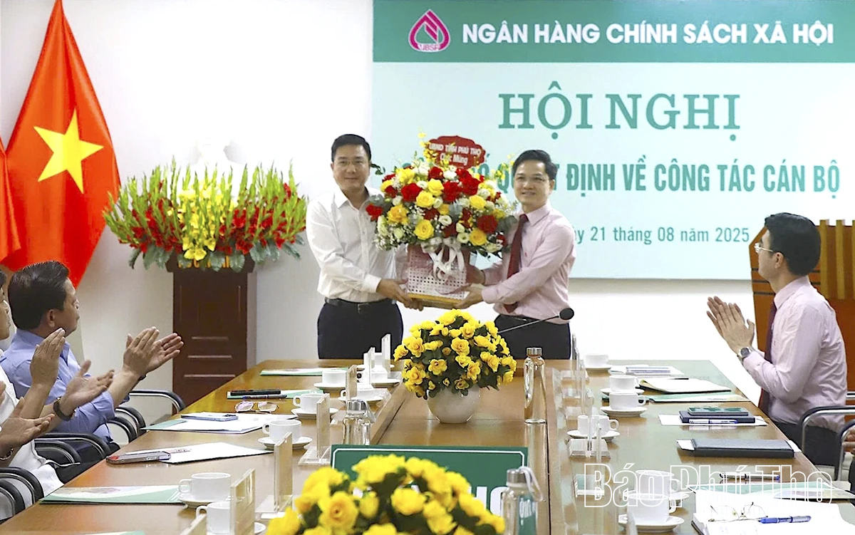 Công bố quyết định bổ nhiệm Giám đốc Chi nhánh Ngân hàng Chính sách xã hội tỉnh Phú Thọ