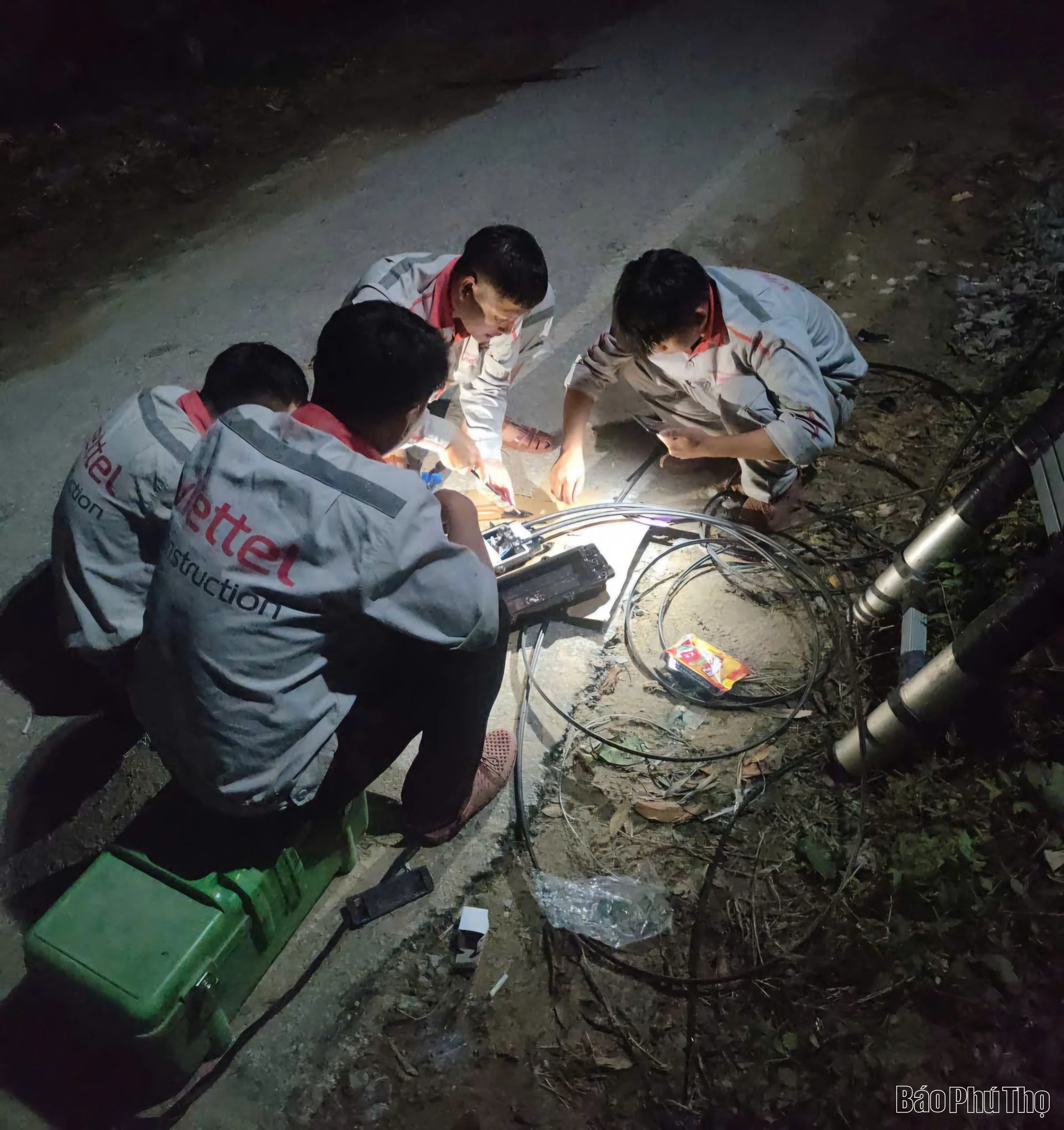 Viettel Phú Thọ hỗ trợ miền Trung ứng phó hậu quả bão số 5