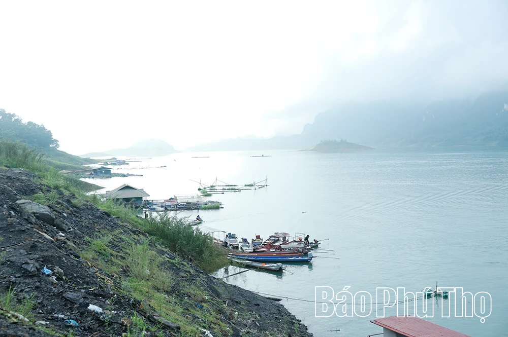 Gian nan “gánh chữ” qua sông