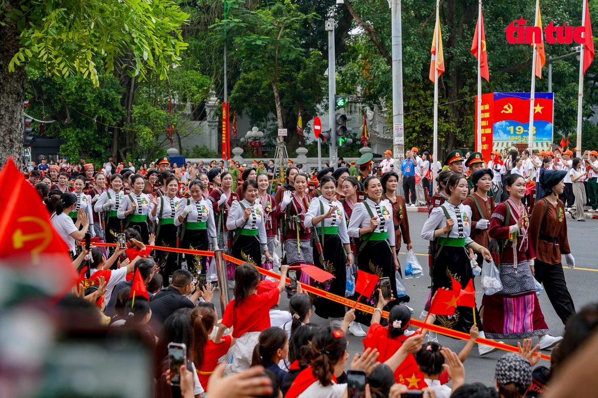 Khối nữ quân nhân diễu hành A80: Thông điệp về bình đẳng giới và khát vọng cống hiến