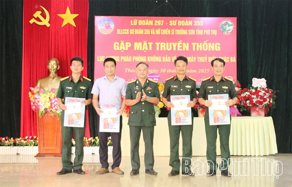 Gặp mặt truyền thống lực lượng pháo phòng không bảo vệ Nhà máy Thủy điện Thác Bà