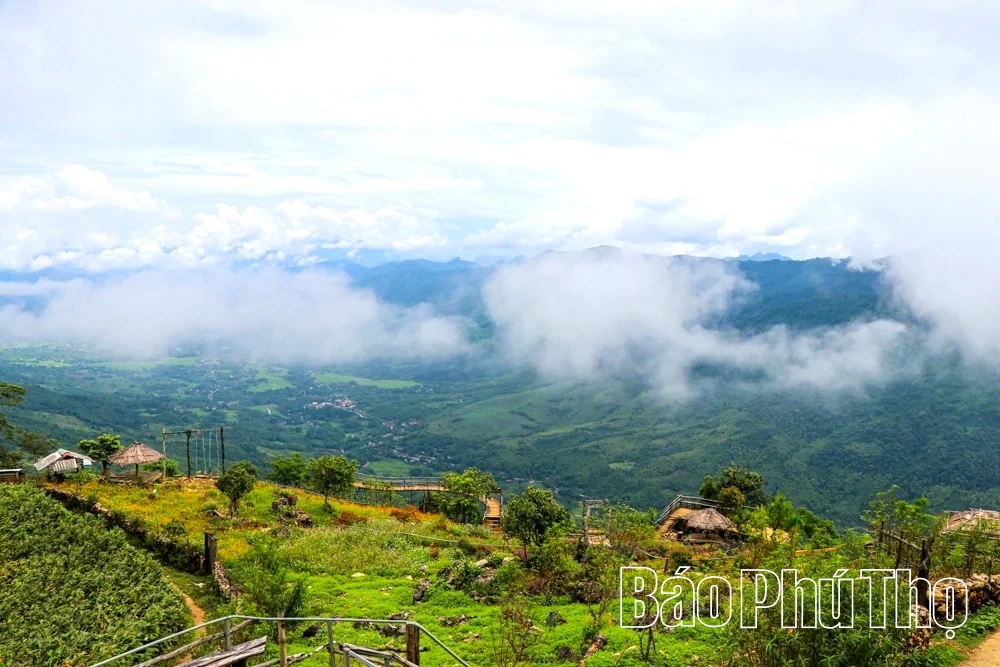 Mây vờn trên đỉnh Hang Kia