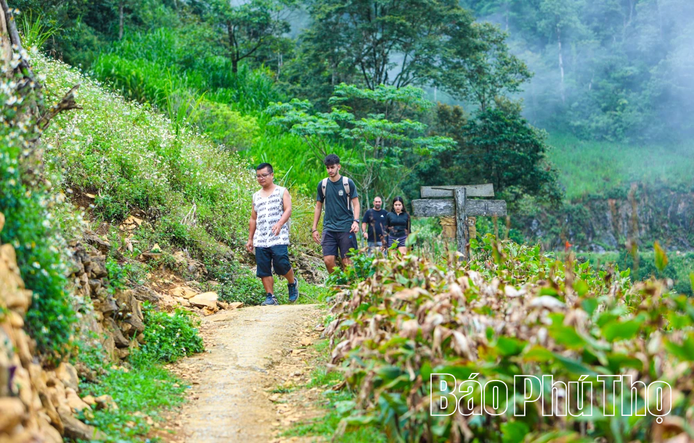 Mây vờn trên đỉnh Hang Kia