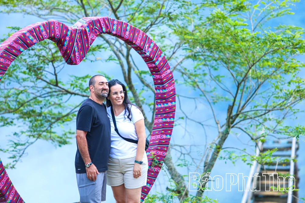 Mây vờn trên đỉnh Hang Kia