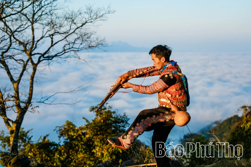 Mây vờn trên đỉnh Hang Kia