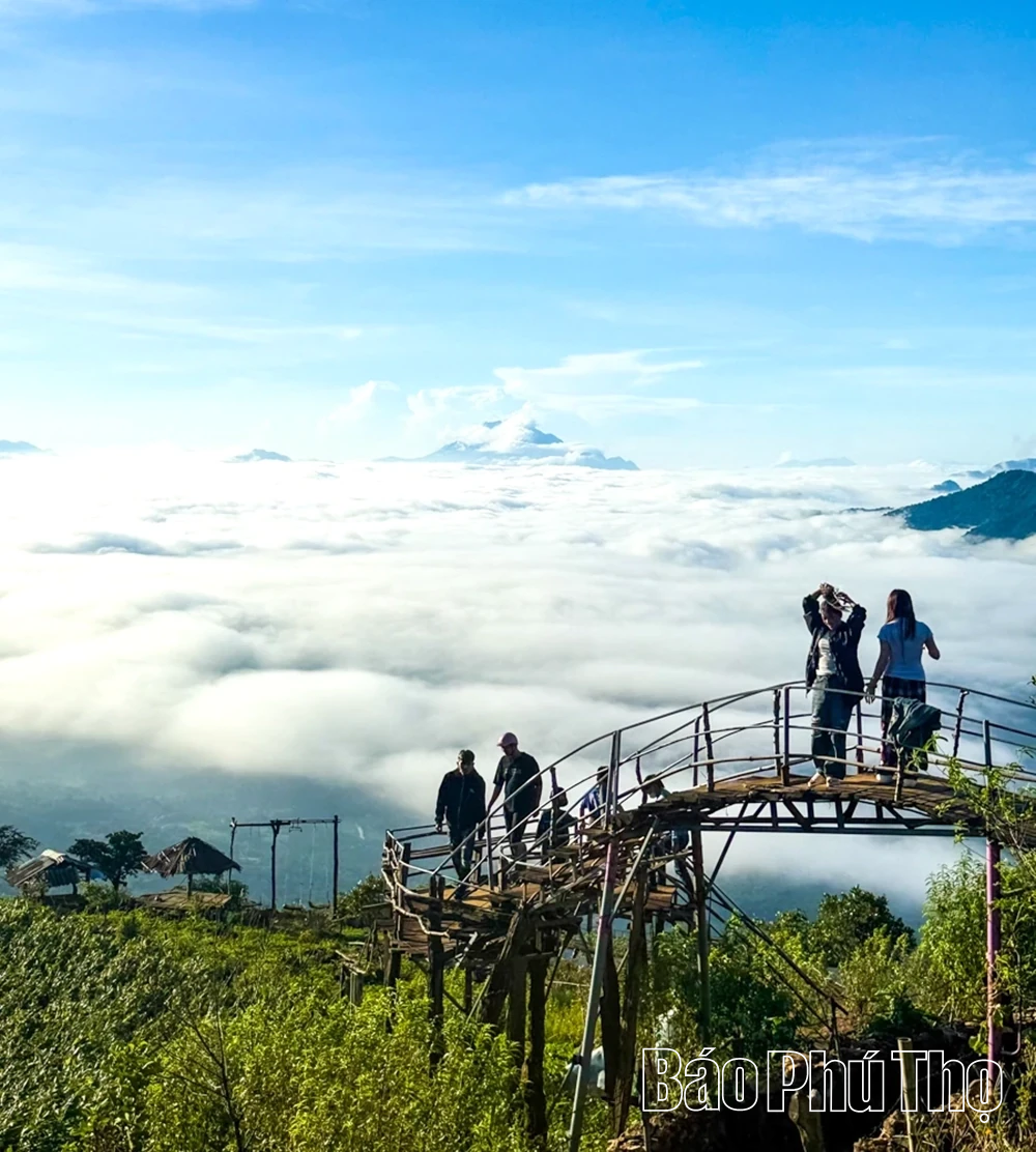 Mây vờn trên đỉnh Hang Kia