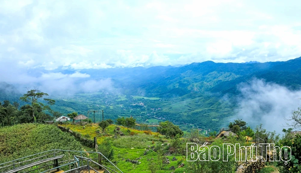 Mây vờn trên đỉnh Hang Kia