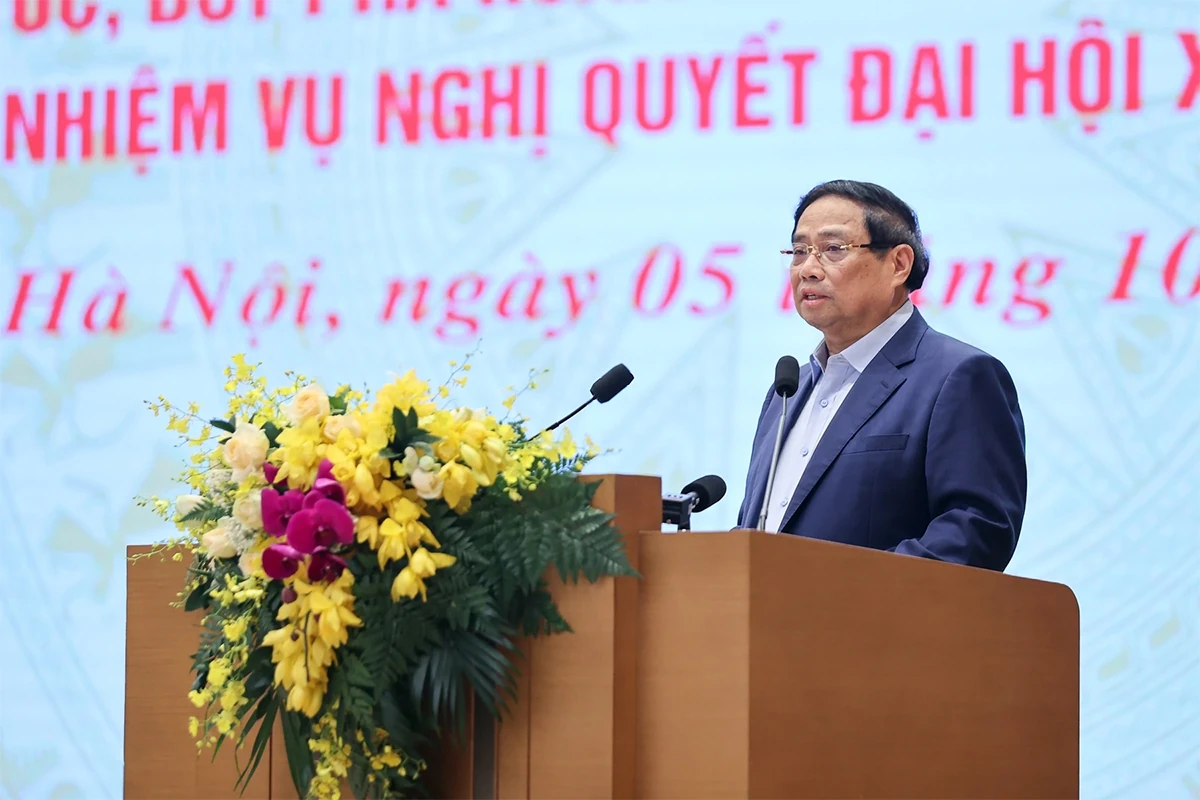 Thủ tướng phát động đợt thi đua cao điểm lập thành tích chào mừng Đại hội XIV của Đảng