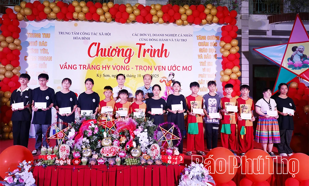 Ấm áp Tết Trung thu “Vầng trăng hy vọng – Trọn vẹn ước mơ”