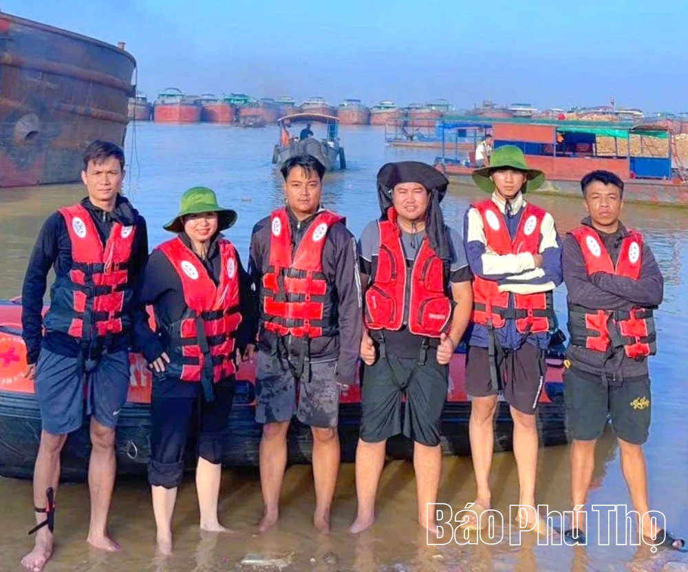 Chung tay hỗ trợ người dân vùng lũ
