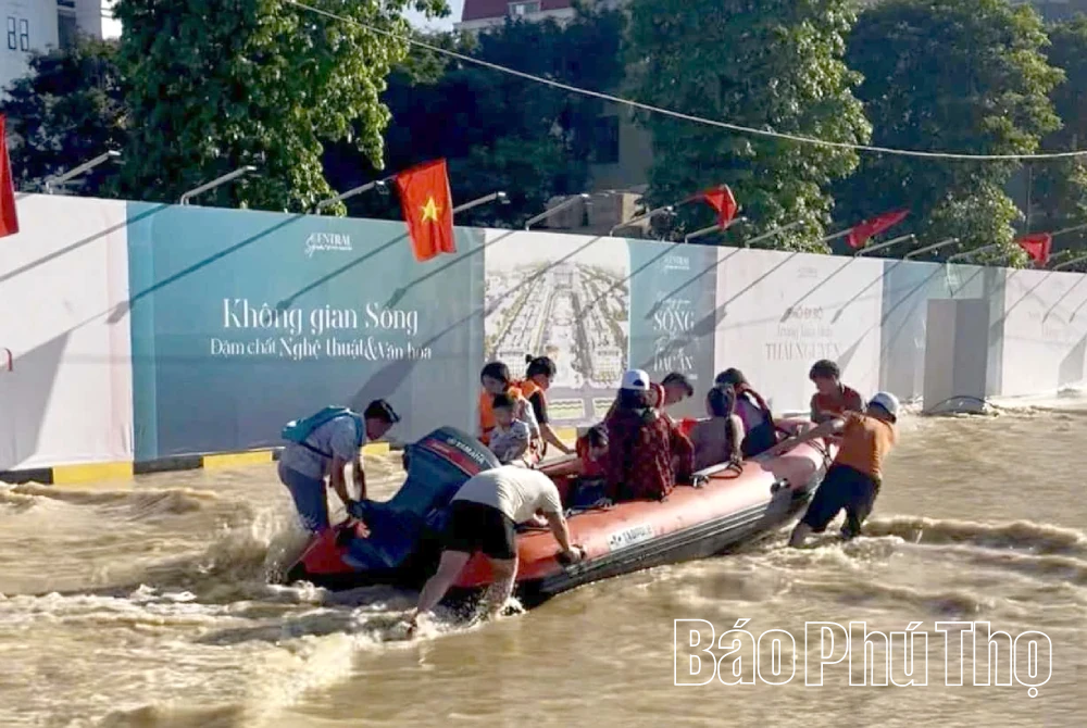 Chung tay hỗ trợ người dân vùng lũ