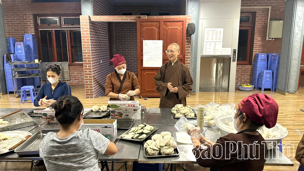 Chung tay hỗ trợ người dân vùng lũ