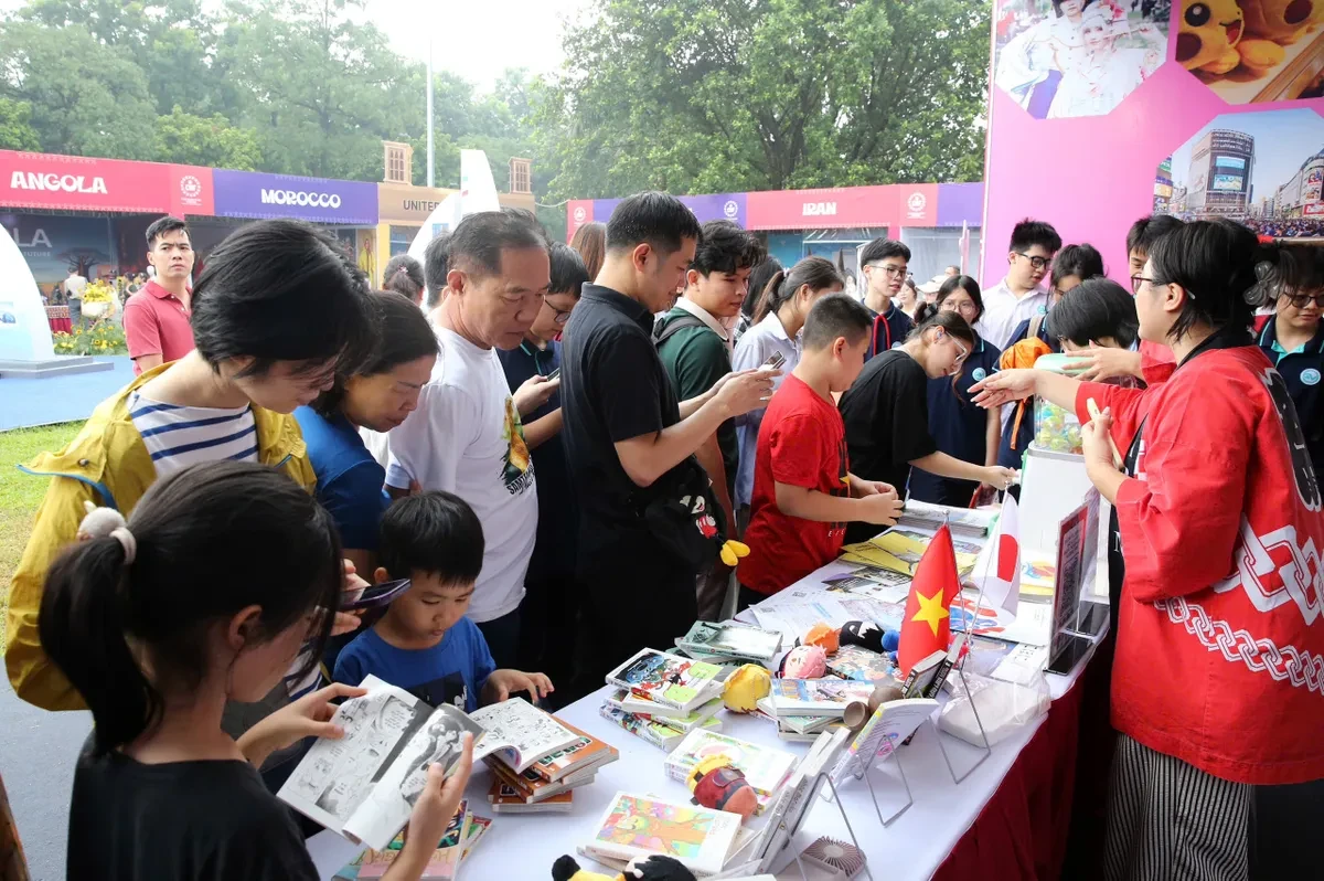 Hàng vạn du khách đến với Lễ hội Văn hóa thế giới tại Hà Nội