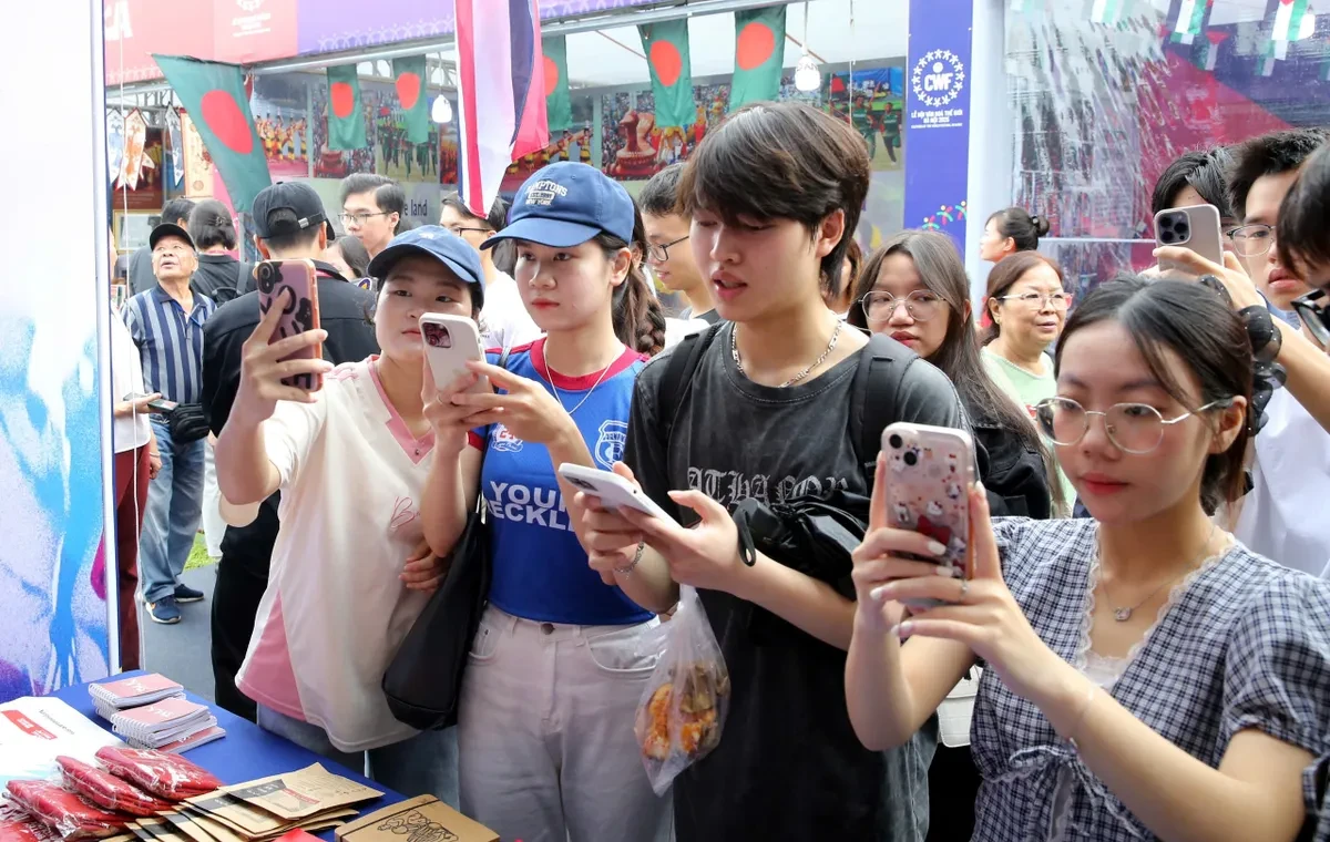 Hàng vạn du khách đến với Lễ hội Văn hóa thế giới tại Hà Nội