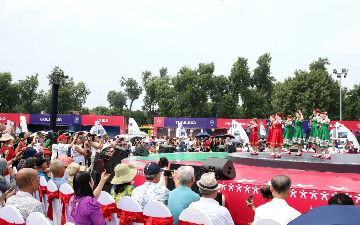 Hàng vạn du khách đến với Lễ hội Văn hóa thế giới tại Hà Nội