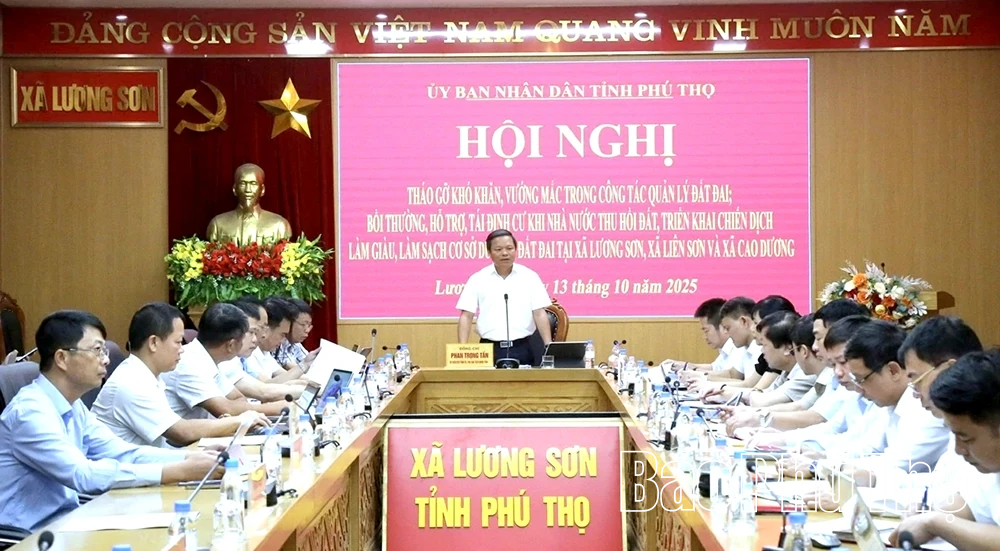 Phó Chủ tịch UBND tỉnh Phan Trọng Tấn chủ trì hội nghị tháo gỡ khó khăn trong công tác quản lý đất đai