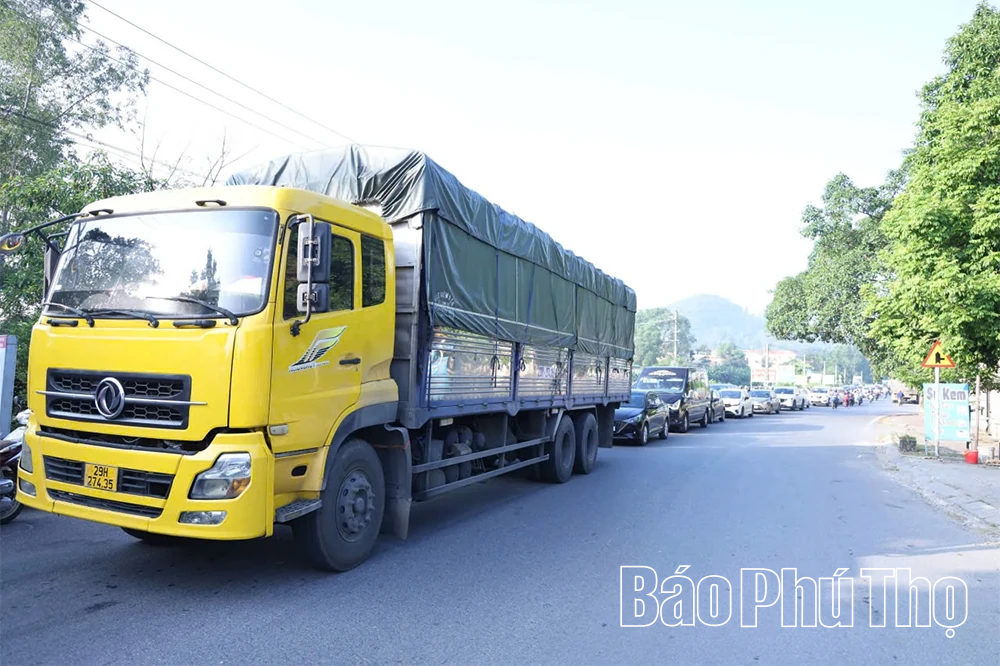 Sớm giải quyết tình trạng ùn tắc giao thông tại ngã tư Tam Lộng