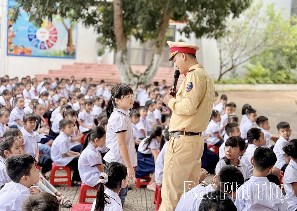 Tuyên truyền, nâng cao ý thức pháp luật về giao thông cho học sinh