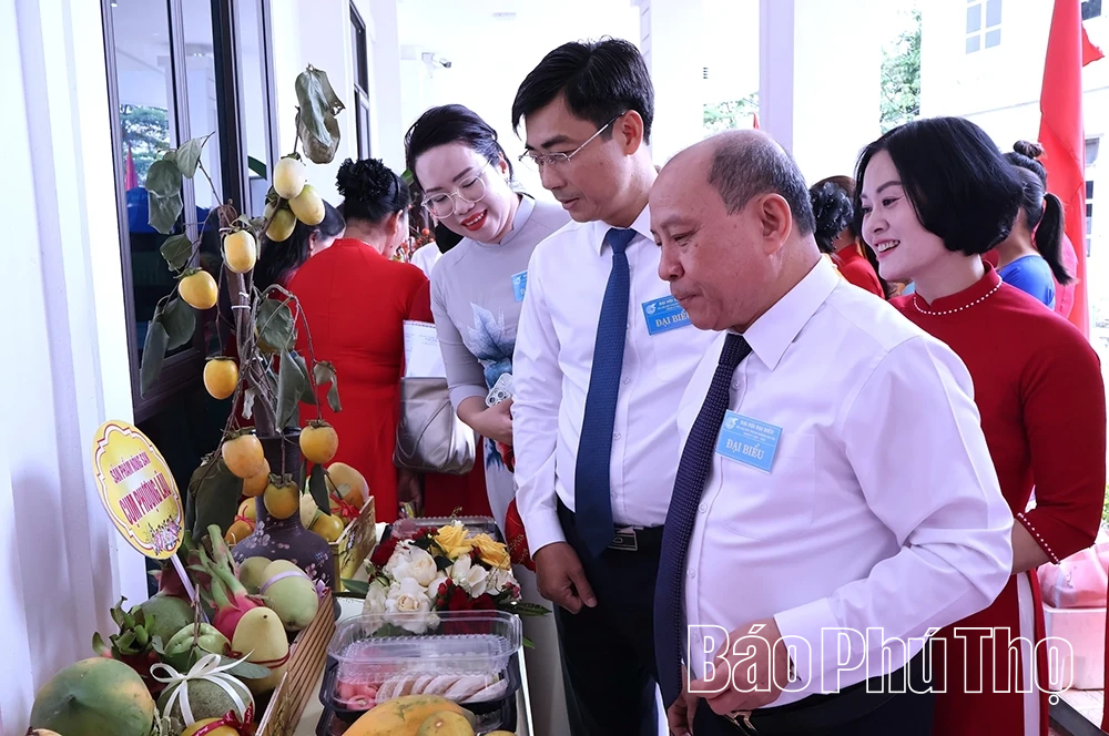 Phó Bí thư Tỉnh uỷ, Chủ tịch Ủy ban MTTQ tỉnh Bùi Đức Hinh dự Đại hội đại biểu Phụ nữ phường Vân Phú lần thứ I
