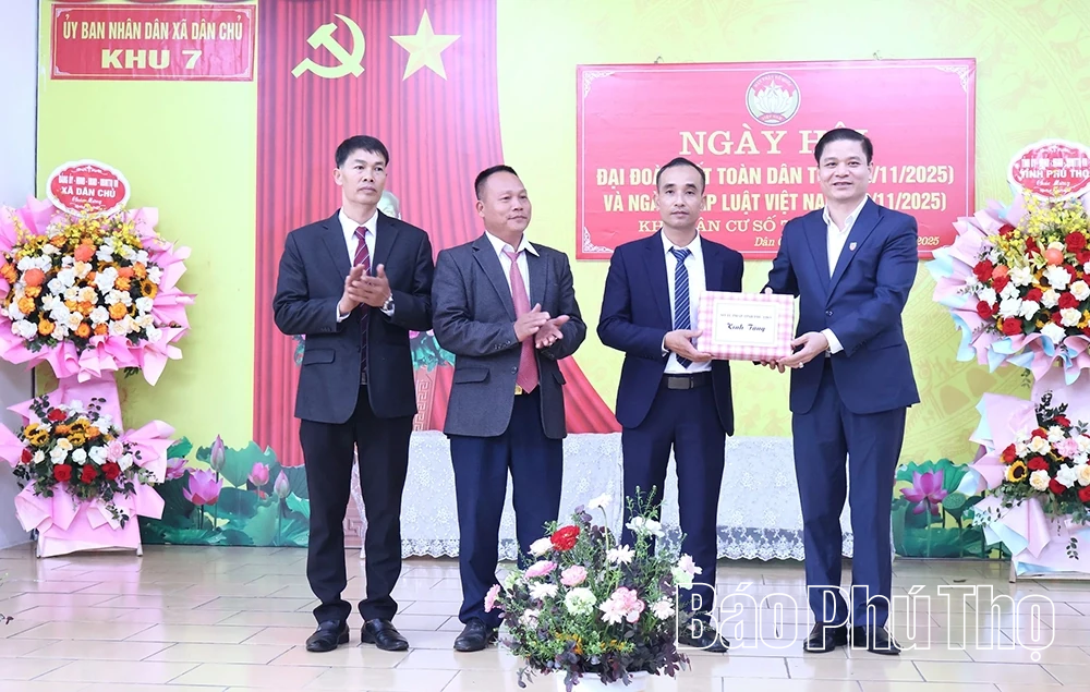 Ngày hội Đại đoàn kết toàn dân ở khu dân cư số 7, xã Dân Chủ