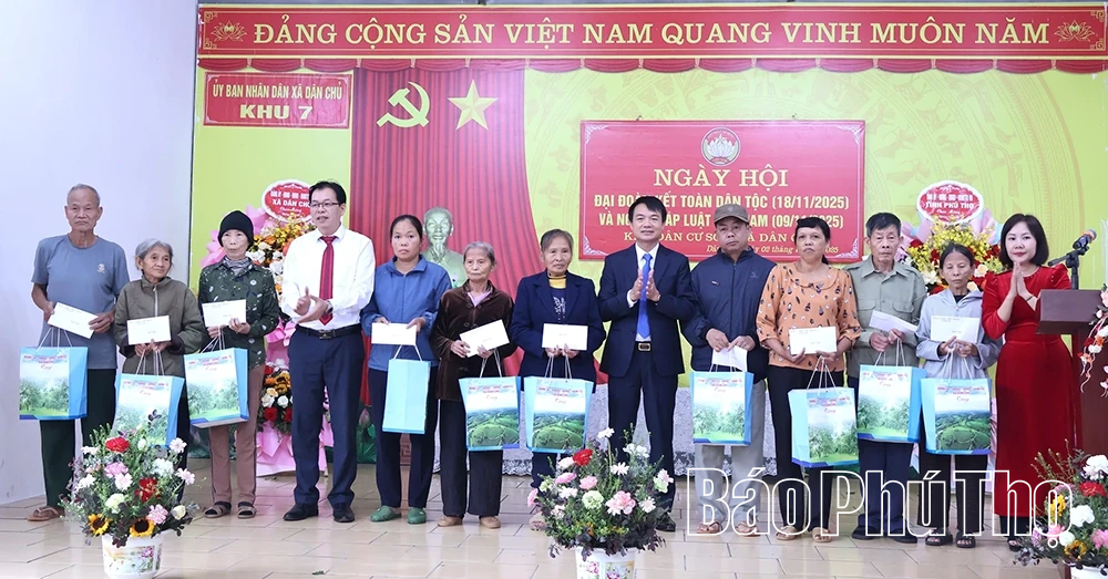 Ngày hội Đại đoàn kết toàn dân ở khu dân cư số 7, xã Dân Chủ