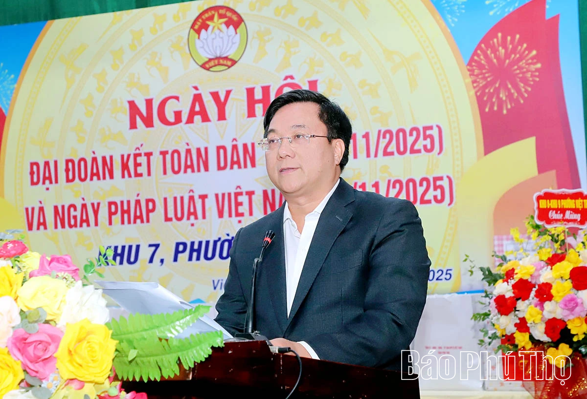 Chủ tịch UBND tỉnh Trần Duy Đông dự Ngày hội Đại đoàn kết toàn dân tộc tại khu 7, phường Việt Trì