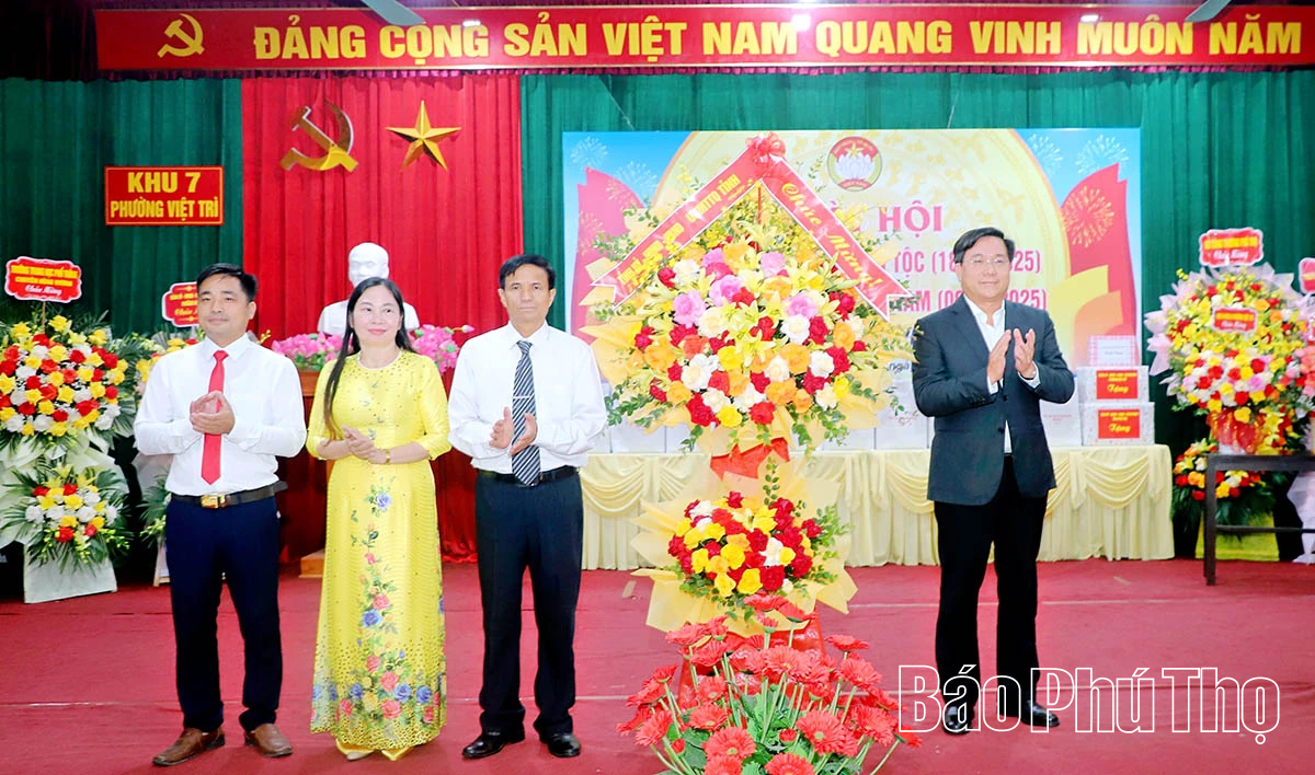 Chủ tịch UBND tỉnh Trần Duy Đông dự Ngày hội Đại đoàn kết toàn dân tộc tại khu 7, phường Việt Trì