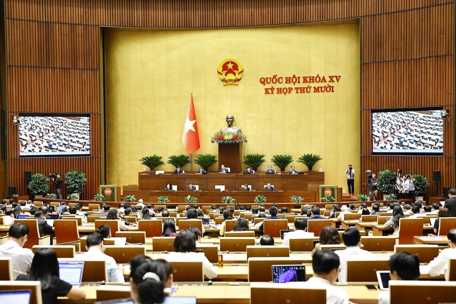 Ngày 29/10, Quốc hội thảo luận kết quả thực hiện kế hoạch phát triển kinh tế xã hội