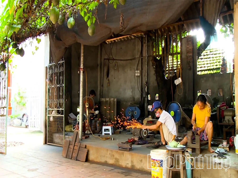 Làng nghề Đất Tổ “hồi sinh” nhờ cách mạng số và tư duy đổi mới