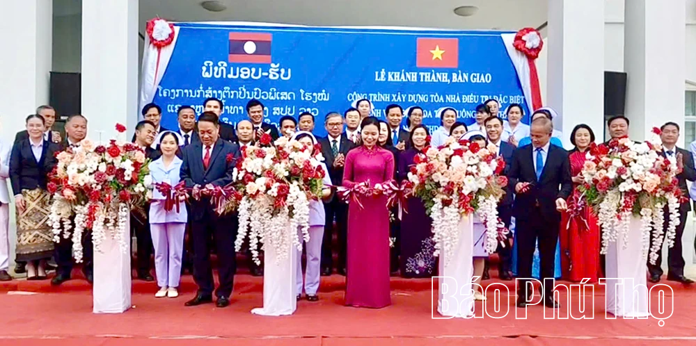Khánh thành, bàn giao Tòa nhà điều trị đặc biệt tại tỉnh Luông Nậm Thà