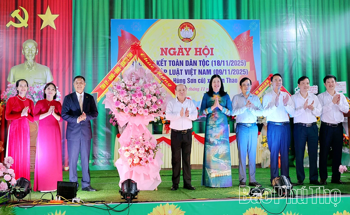 Chủ tịch HĐND, Ủy ban MTTQ tỉnh Bùi Đức Hinh dự Ngày hội Đại đoàn kết toàn dân tộc tại xã Lâm Thao