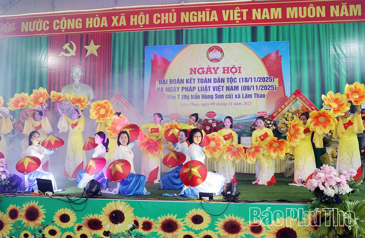 Chủ tịch HĐND, Ủy ban MTTQ tỉnh Bùi Đức Hinh dự Ngày hội Đại đoàn kết toàn dân tộc tại xã Lâm Thao