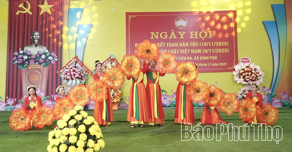 Phó Chủ tịch HĐND tỉnh Nguyễn Thị Cẩm Phương dự Ngày Đại đoàn kết toàn dân tộc tại khu 8 Tiên Du, xã Bình Phú