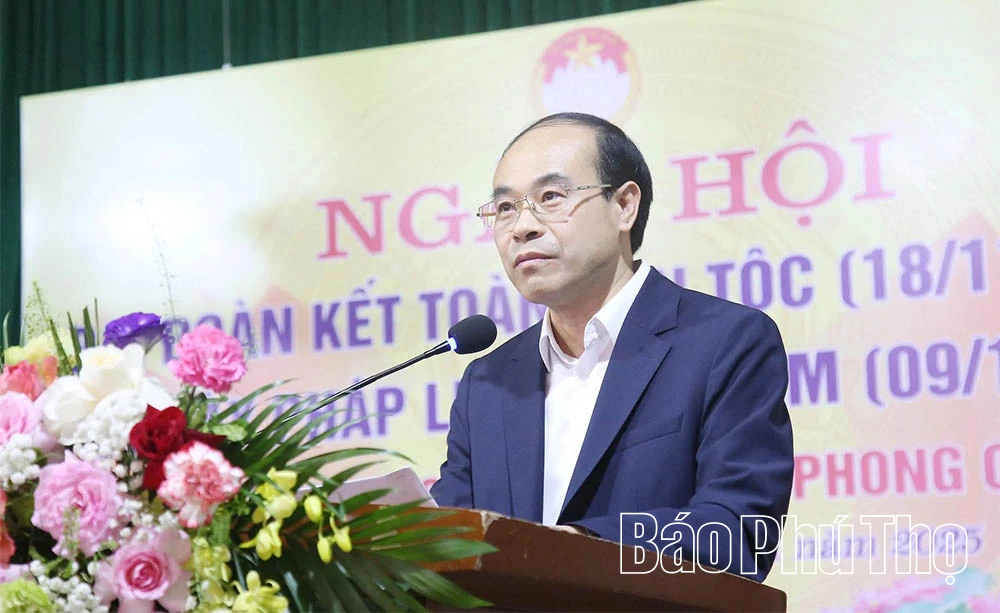 Đồng chí Vi Mạnh Hùng dự Ngày hội đại đoàn kết toàn dân tộc tại khu 11, phường Phong Châu