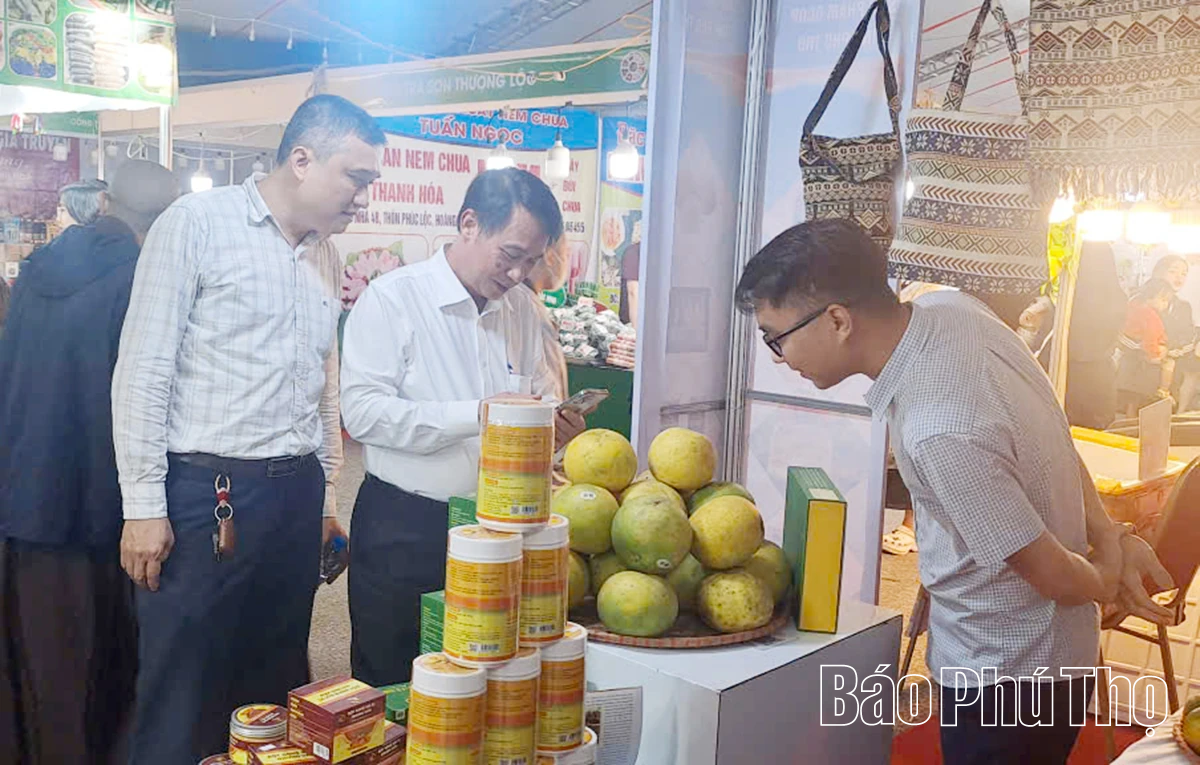 Trưng bày và giới thiệu sản phẩm OCOP, sản phẩm tiêu biểu của tỉnh Phú Thọ tại Hội chợ Xúc tiến Thương mại - Kết nối cung cầu khu vực Đồng bằng Bắc Bộ 2025