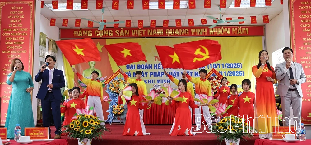 Trưởng Đoàn ĐBQH tỉnh Bùi Minh Châu dự Ngày hội đại đoàn kết toàn dân tộc khu Minh Tân