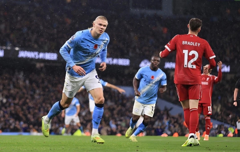 Đè bẹp Liverpool, Man City chiếm đóng top 2 Ngoại hạng Anh
