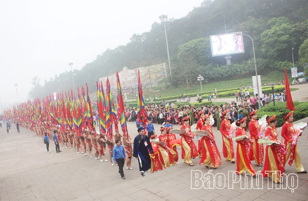 Tượng đài Chủ tịch Hồ Chí Minh – Nguyện ước và tình cảm của đồng bào Đất Tổ
