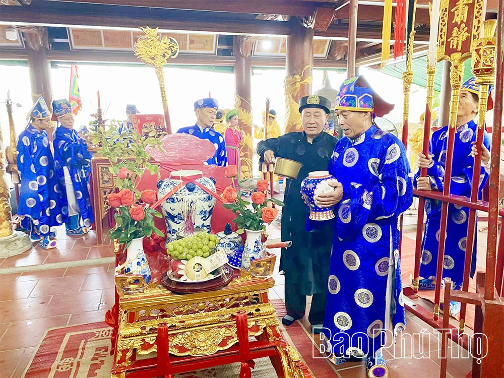 Tục rước nước Đền Tam Giang