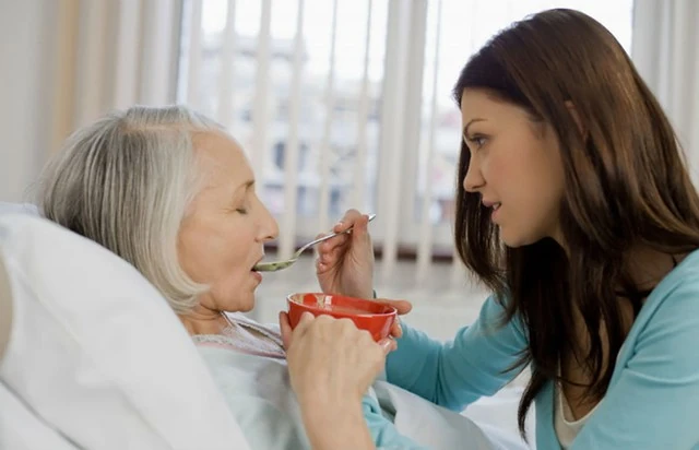 Những lưu ý trong dinh dưỡng và chăm sóc phục hồi sau đột quỵ