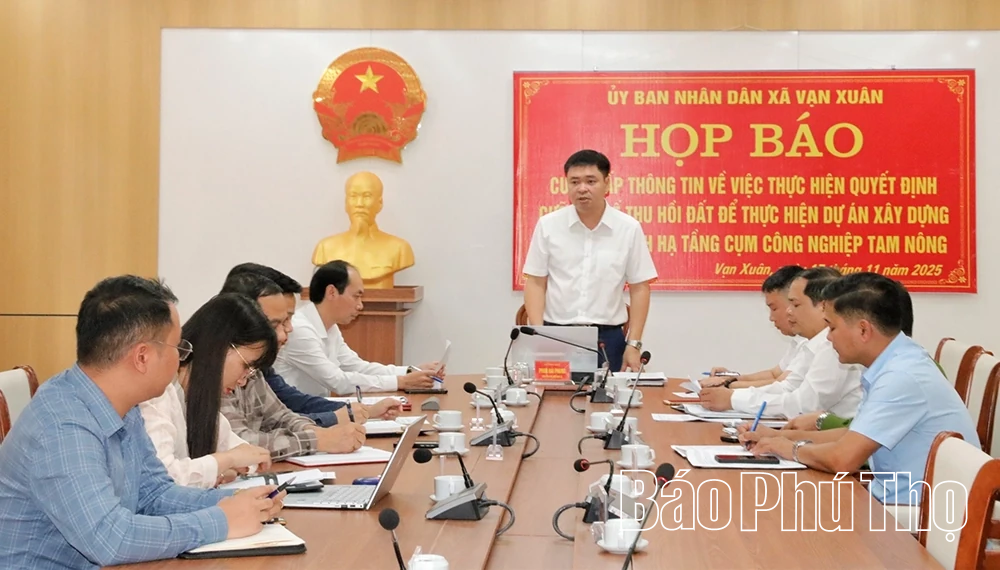 Xã Vạn Xuân họp báo thông tin về cưỡng chế thu hồi đất thực hiện Dự án
