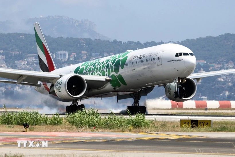 Emirates đặt hàng lô máy bay Boeing 777X trị giá 38 tỷ USD