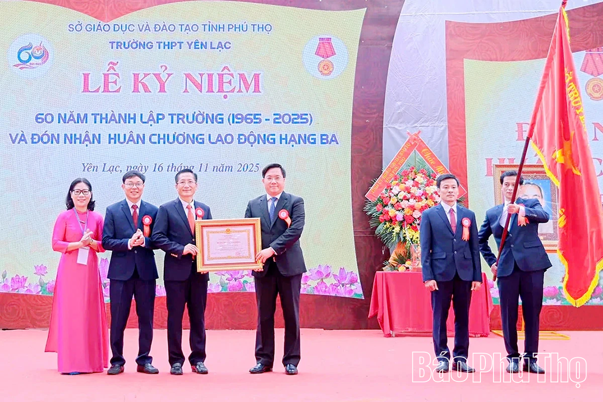 Trường THPT Yên Lạc kỷ niệm 60 năm thành lập và đón nhận Huân chương Lao động hạng Ba