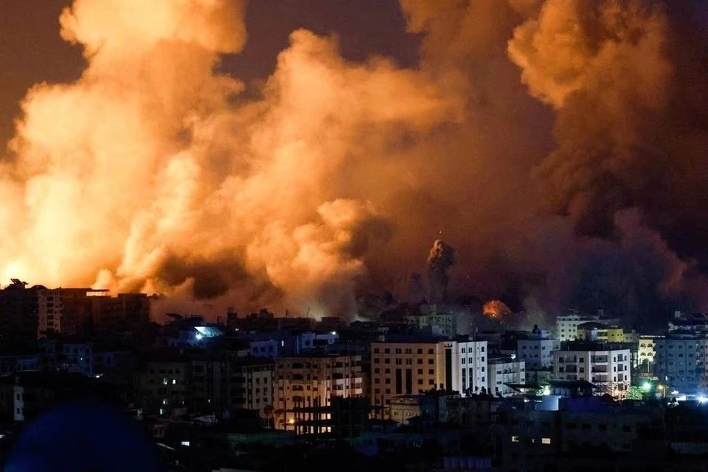 Israel tấn công dữ dội vào Gaza và Lebanon