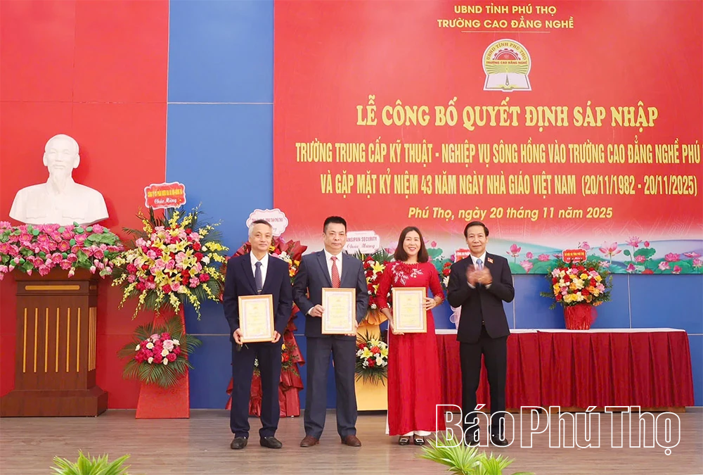 Trường Cao đẳng nghề Phú Thọ gặp mặt kỷ niệm ngày Nhà giáo Việt Nam
