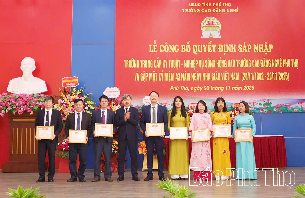 Trường Cao đẳng nghề Phú Thọ gặp mặt kỷ niệm ngày Nhà giáo Việt Nam